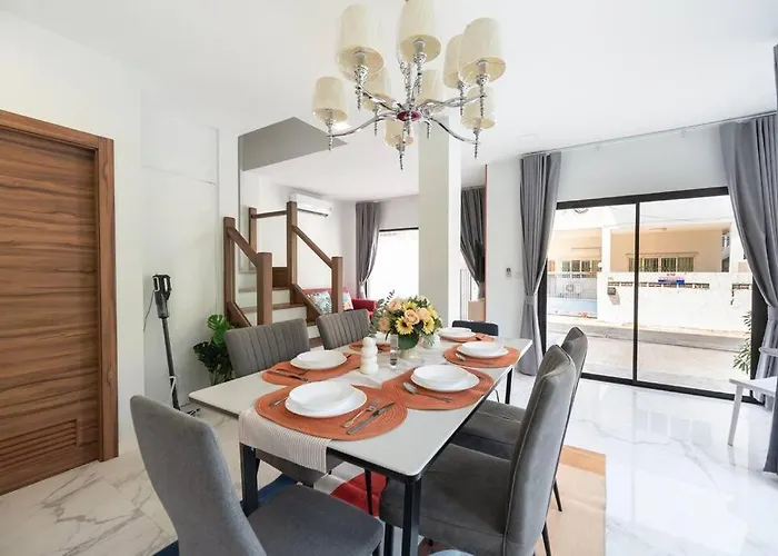 Miq Ekkamai3_pool Villa_3br House 曼谷